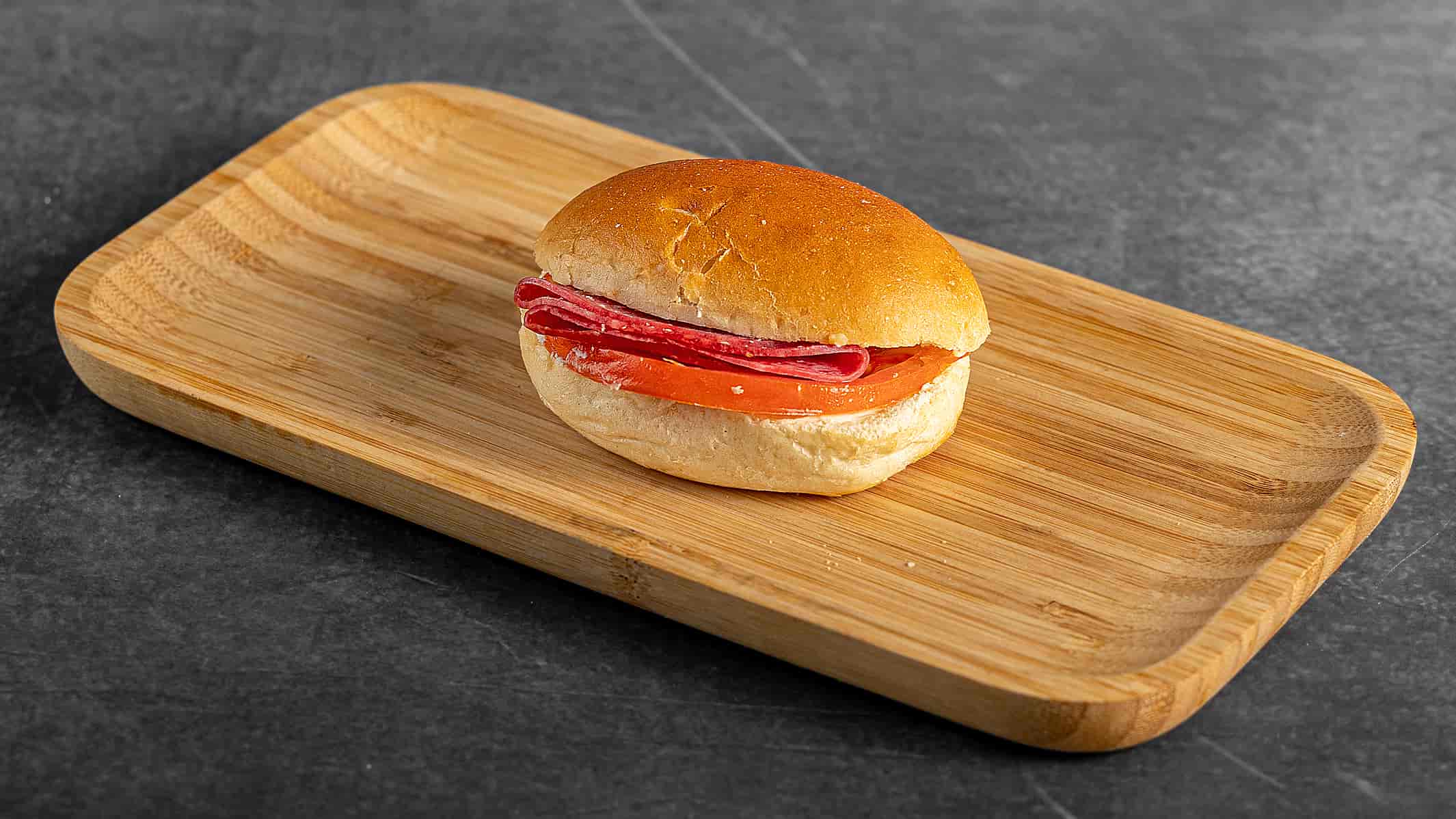 Βrioche mini sandwich σαλάμι αέρος